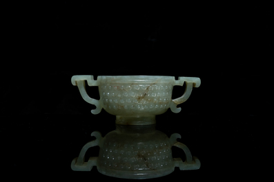 Een Chinese jade 'libation cup', Ming