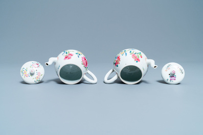 Une paire de th&eacute;i&egrave;res couvertes en porcelaine de Chine famille rose, Yongzheng