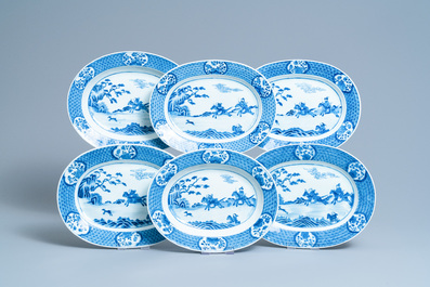 Een uitgebreid Chinees blauw-wit servies met jachtdecor, 18/19e eeuw