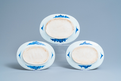 Een uitgebreid Chinees blauw-wit servies met jachtdecor, 18/19e eeuw