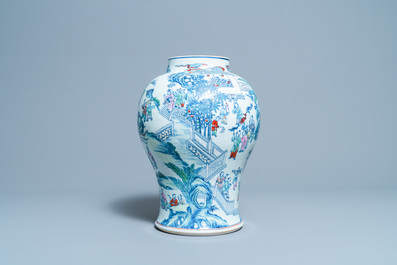 Un vase en porcelaine de Chine doucai &agrave; d&eacute;cor des '100 gar&ccedil;ons', Yongzheng/Qianlong