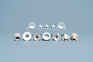 Douze miniatures en porcelaine de Chine en bleu et blanc et de style Imari, Kangxi