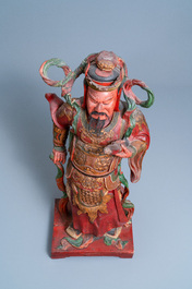 Een grote Chinese of Vietnamese polychroom beschilderde houten figuur, 19e eeuw