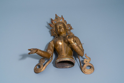 Een uitzonderlijke grote bronzen figuur van de Witte Tara, Nepal, 19e eeuw