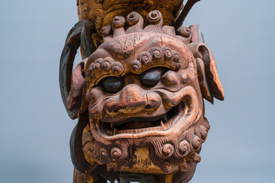 Two Chinese gilded and polychromed wooden colon fragments with Buddhist lions, 18/19th C.