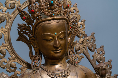 Een uitzonderlijke grote bronzen figuur van de Witte Tara, Nepal, 19e eeuw