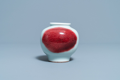 A Chinese flamb&eacute;-glazed vase, 19/20th C.