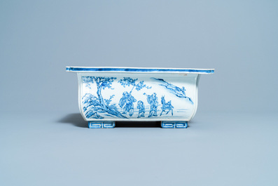 Een Chinese rechthoekige blauw-witte jardini&egrave;re, Kangxi/Yongzheng