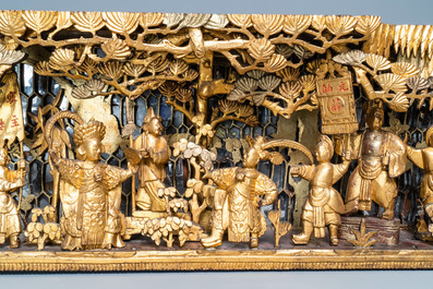 A Chinese gilded wood carving on matching pillars, 19th C.