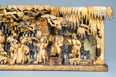 A Chinese gilded wood carving on matching pillars, 19th C.