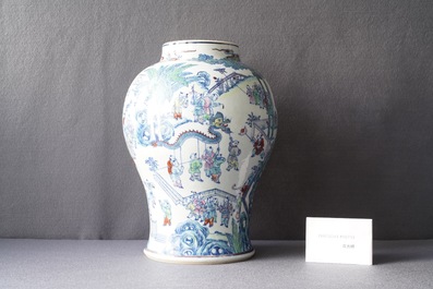 Un vase en porcelaine de Chine doucai &agrave; d&eacute;cor des '100 gar&ccedil;ons', Yongzheng/Qianlong