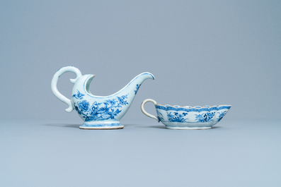 Two Chinese blue and white sauceboats on stands, Qianlong