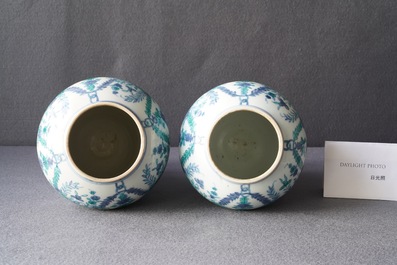 A pair of rare Chinese export porcelain urns and covers, Qianlong