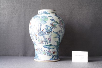 Un vase en porcelaine de Chine doucai &agrave; d&eacute;cor des '100 gar&ccedil;ons', Yongzheng/Qianlong