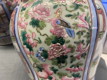 Une paire de vases en porcelaine de Chine famille rose, 19&egrave;me