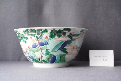 Un grand bol en porcelaine de Chine famille verte &agrave; d&eacute;cor figuratif, Kangxi