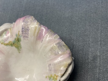 Deux salerons en forme de coquillages en porcelaine de Chelsea, Angleterre, 18&egrave;me