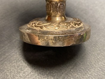 Een Chinese zilveren sprenkelaar met inscriptie voor de islamitische markt, 19e eeuw