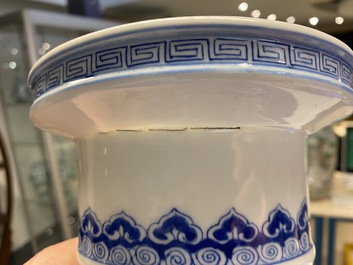 A Chinese blue and white rouleau vase, Kangxi mark, 19/20th C.