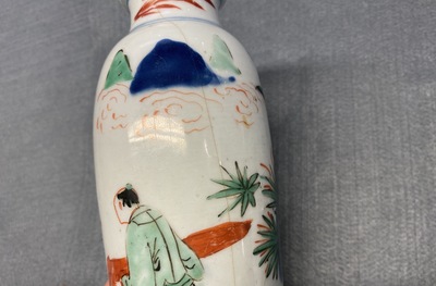 Un vase de forme rouleau et un br&ucirc;le-parfum en porcelaine de Chine wucai, &eacute;poque Transition