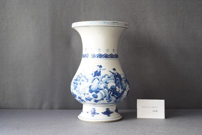 Een Chinese blauw-witte peervormige vaas met onsterfelijken, Kangxi