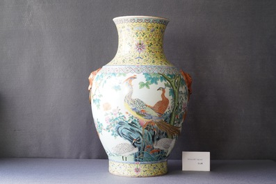 Un grand vase de forme 'hu' en porcelaine de Chine famille rose, marque de Qianlong, R&eacute;publique