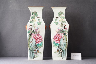 A pair of square Chinese famille rose vases, 19/20th C.