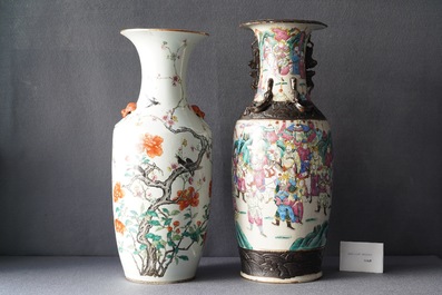 Deux vases en porcelaine de Chine famille rose, 19&egrave;me