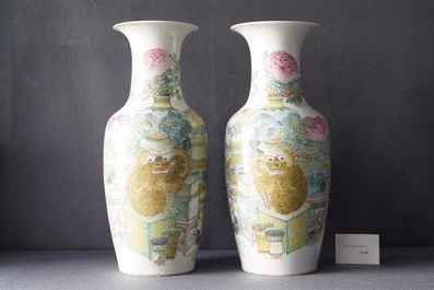 A pair of Chinese qianjiang cai vases with antiquities and buddhist lions, 19/20th C.