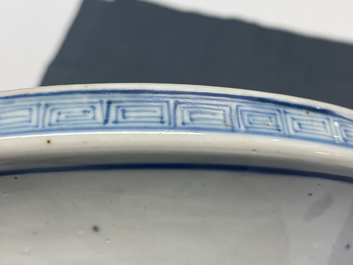 Een Chinese blauw-witte peervormige vaas met onsterfelijken, Kangxi