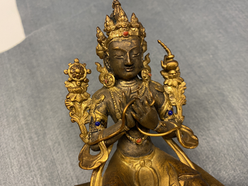 Une figure de Bouddha en bronze dor&eacute; et incrust&eacute;, Chine, 18/19&egrave;me