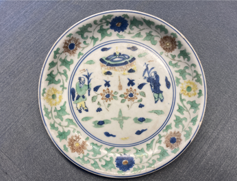 Une coupe en porcelaine de Chine wucai &agrave; d&eacute;cor de deux gar&ccedil;ons, marque et &eacute;poque de Wanli