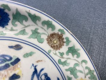 Une coupe en porcelaine de Chine wucai &agrave; d&eacute;cor de deux gar&ccedil;ons, marque et &eacute;poque de Wanli