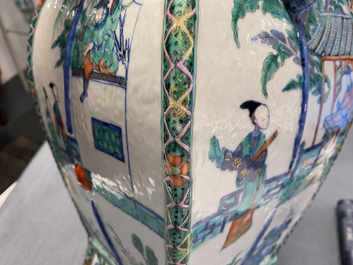 Un vase en porcelaine de Chine doucai aux anses en forme de t&ecirc;tes d'&eacute;l&eacute;phants, Qianlong/Jiaqing