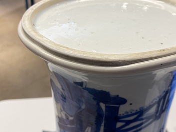 Een Chinese blauw-witte 'gu' vaas met figuratief decor, Kangxi