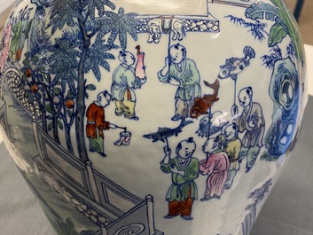 Un vase en porcelaine de Chine doucai &agrave; d&eacute;cor des '100 gar&ccedil;ons', Yongzheng/Qianlong