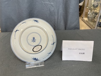 Une coupe en porcelaine de Chine en bleu, blanc et rouge de cuivre, Kangxi