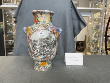 Un vase en porcelaine de Chine famille rose &agrave; d&eacute;cor de paysages en grisaille sur un fond de millefleurs, marque de Qianlong, R&eacute;publique