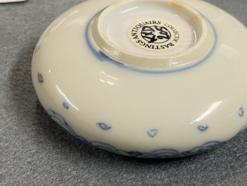 Une bo&icirc;te couverte en porcelaine de Chine &agrave; sujet &eacute;rotique, Kangxi