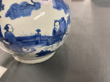 Een Chinese flesvormige blauw-witte vaas met figuren in een landschap, Transitie periode