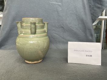 Une urne &agrave; cinq becs en porcelaine de Chine c&eacute;ladon de Longquan, Song