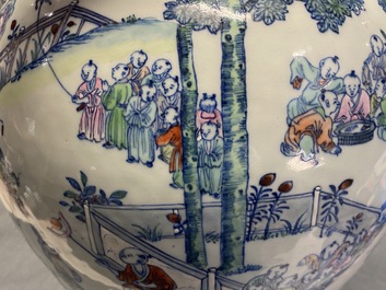 Un vase en porcelaine de Chine doucai &agrave; d&eacute;cor des '100 gar&ccedil;ons', Yongzheng/Qianlong