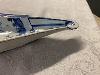 Une coupe en forme d'&eacute;ventail en porcelaine de Chine en bleu et blanc de type ko-sometsuke pour le march&eacute; japonais, Tianqi/Chongzhen