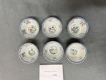 Six tasses et soucoupes en porcelaine de Chine famille verte &agrave; fond caf&eacute; au lait, Kangxi