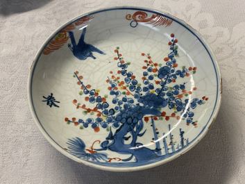 Trois assiettes en porcelaine de Chine en bleu, blanc, rouge de cuivre et wucai de type ko-sometsuke pour le march&eacute; japonais, Tianqi/Chongzhen