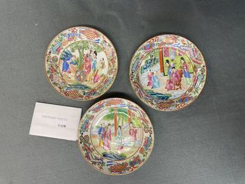 Un service &agrave; th&eacute; en porcelaine de Chine famille rose de Canton, 19&egrave;me