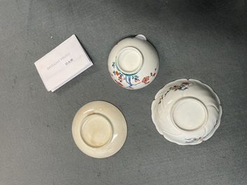 Deux bols et une coupe en porcelaine de style Kakiemon, Japon, Edo