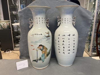 Deux vases en porcelaine de Chine famille rose, 19/20&egrave;me