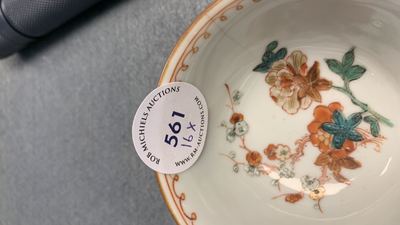 Seize tasses et soucoupes en porcelaine de Chine famille rose &agrave; fond brun capucin, Qianlong