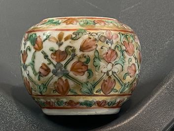 Six Chinese Thai market Bencharong jars and a bowl, 19th C.